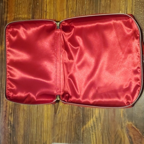 Estee Lauder Red Faux Velvet Makeup Cosmetic Case NWOT - Picture 6 of 6